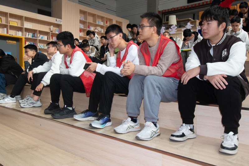 石油工程学院开展“与教授有约”第173期 郭奕豪摄