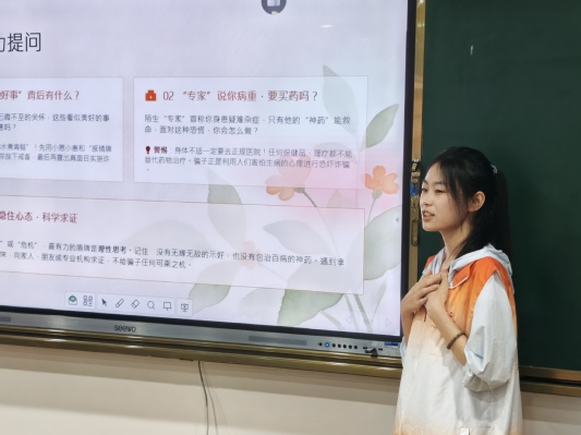 志愿者赵秀如开展反诈宣讲 董瑞摄