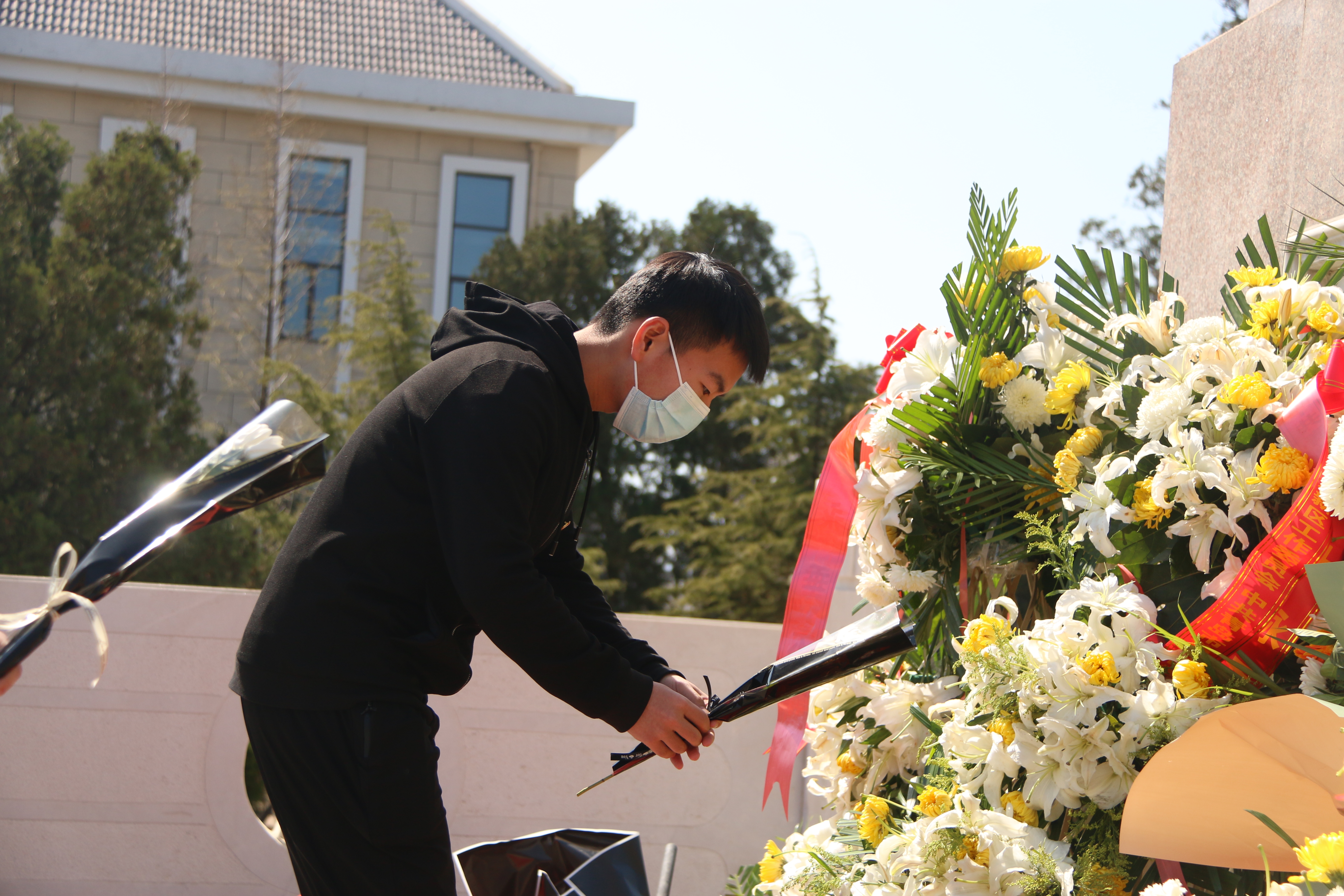 【储建学院】储建学院2019级举行清明节祭奠英烈活动